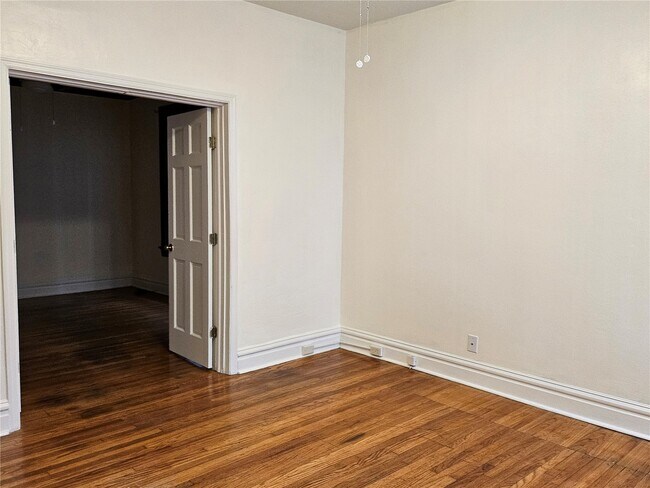 Foto del edificio - 3807 Potomac St