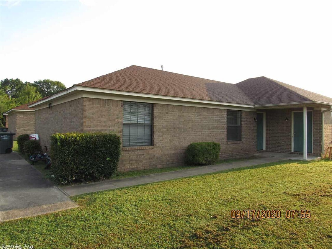 340 S Davis St, Conway, AR 72034 Townhouse for Rent in Conway, AR