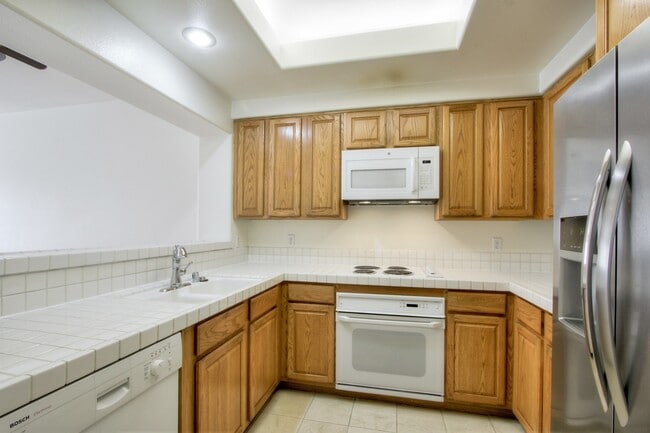 Building Photo - 144 S. 3rd St., #208
