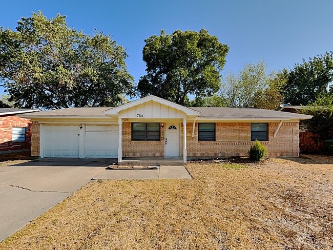 Building Photo - 764 Oakwood Ave