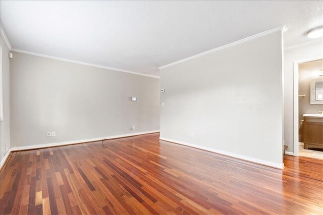 Building Photo - 2412 Peachwood Cir NE