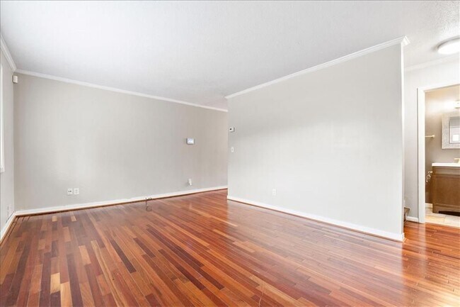 Foto del edificio - 2412 Peachwood Cir NE