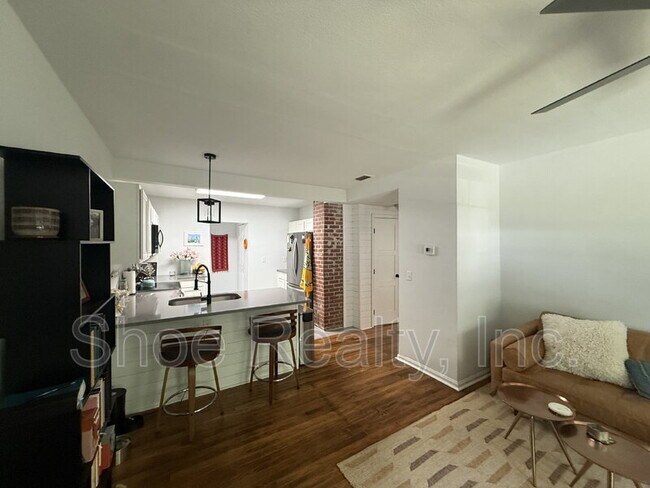 Foto del edificio - 3318 Dellwood Ave