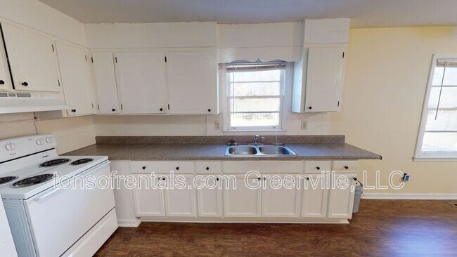 Foto del edificio - 137 Rosewood Cir