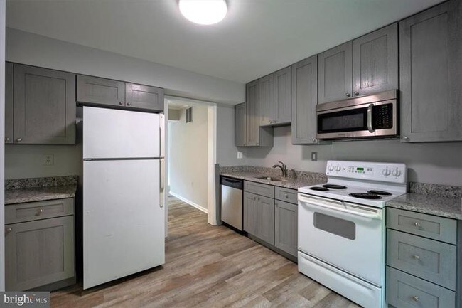 Building Photo - 2510 S Arlington Mill Dr