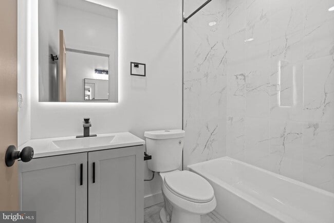 Foto del edificio - 12 Stonybrook Dr