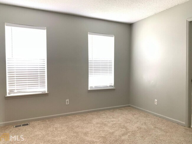 Foto del edificio - 3241 Tennington Pl