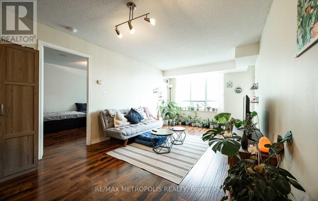 Photo du bâtiment - 335 Rathburn Rd W