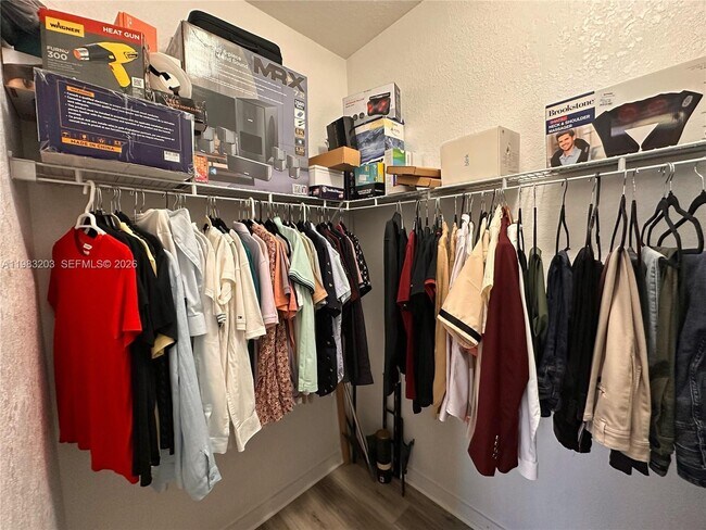 Foto del edificio - 13306 Tropical Ave