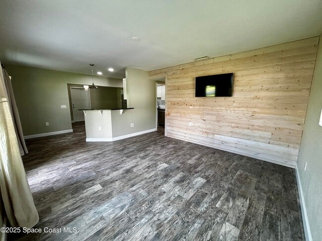 Building Photo - 1525 Island Dr