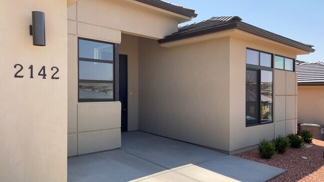 Building Photo - Beautiful 3 Bedroom and 2 Bathroom Home in...