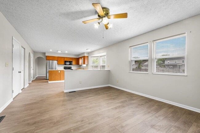 Foto del edificio - 328 Regency Ave
