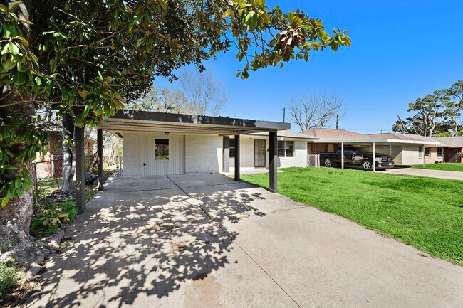 Foto del edificio - 3121 Chimira Ln