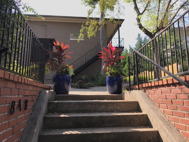 out door - 848 Myrtle St NE