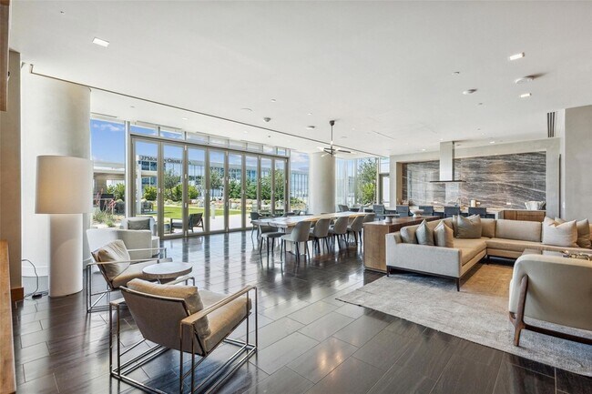 Foto del edificio - 7901 Windrose Ave.