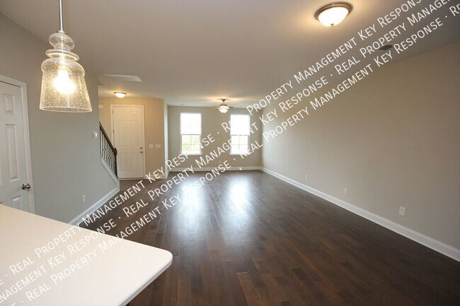 Foto del edificio - Gorgeous town home with 50% off move in sp...