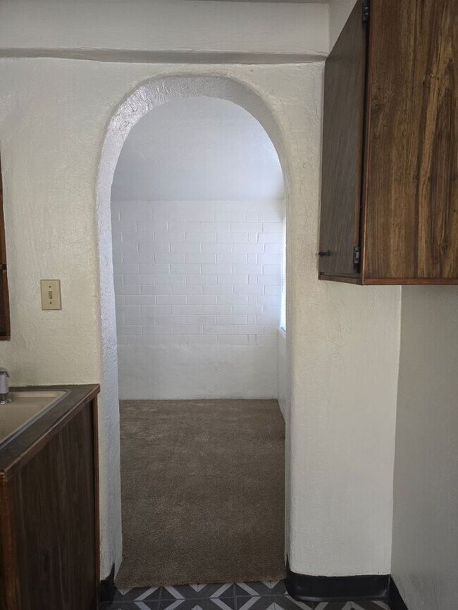 Foto del edificio - One Bedroom Central!