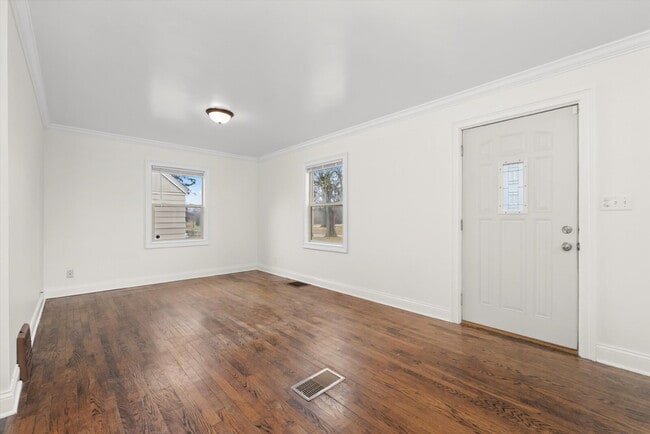 Building Photo - Updated 5-Bedroom, 2-Bath Home Across from the Park