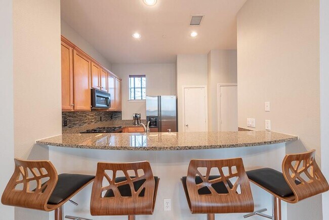 Foto del edificio - Come experience Uptown living at this resi...