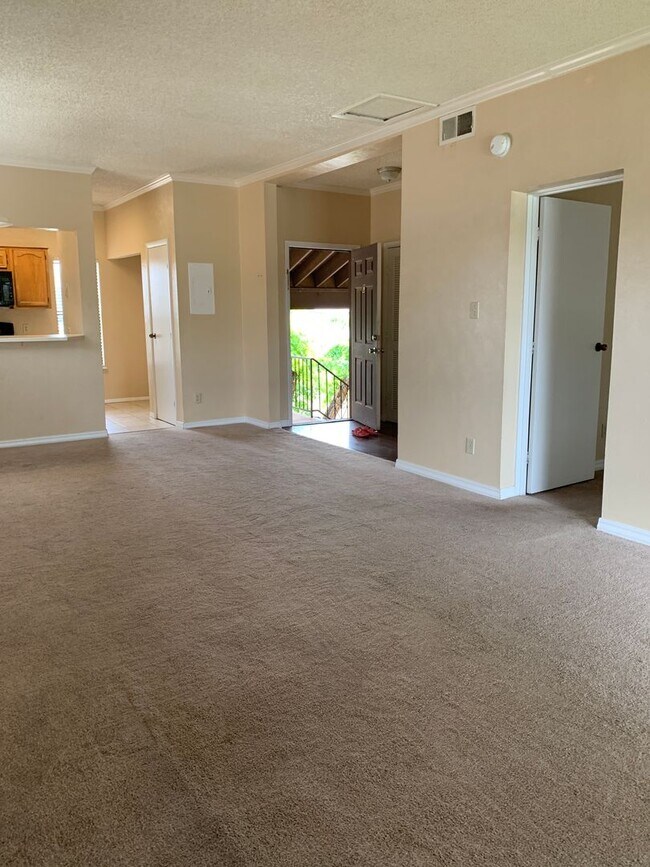 Foto del edificio - 1028 Mockingbird Ln
