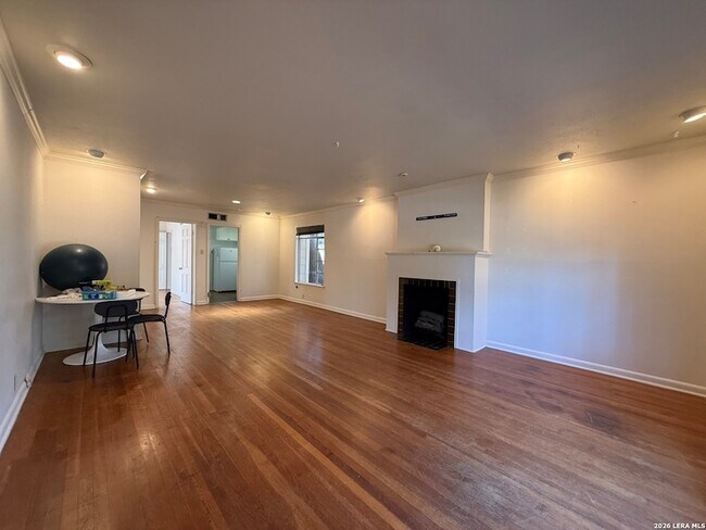 Foto del edificio - 230 E Mulberry Ave