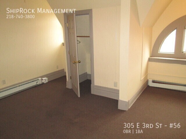 Building Photo - 305 E 3rd St