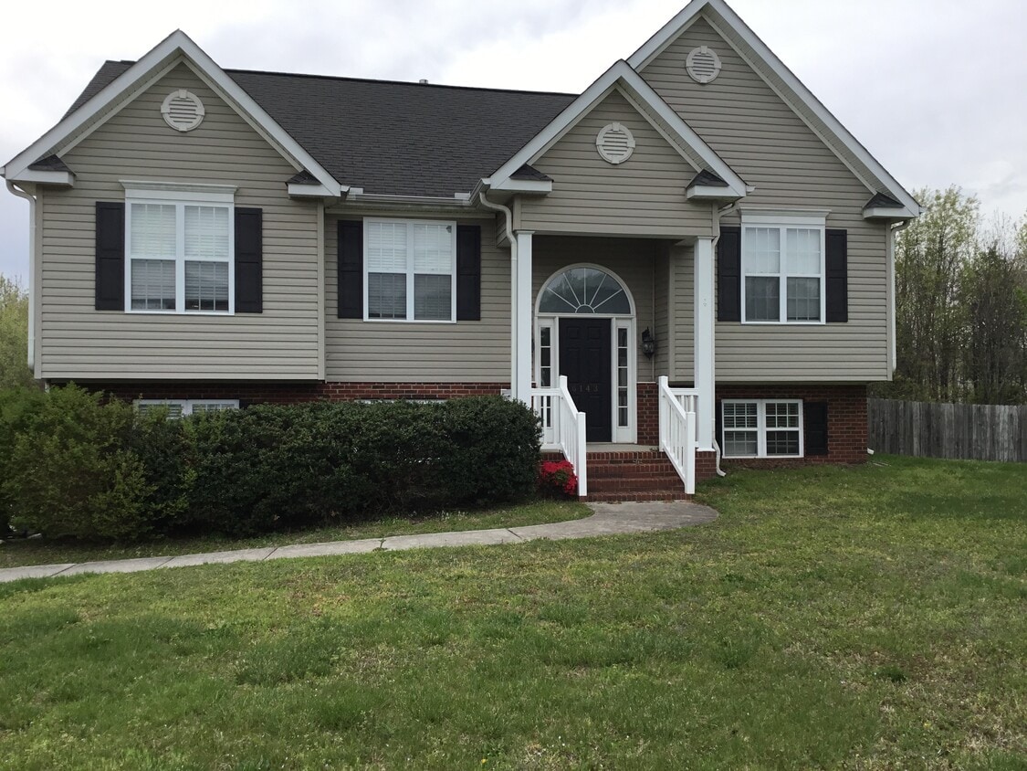 6143 Tory Court House Rental in High Point, NC