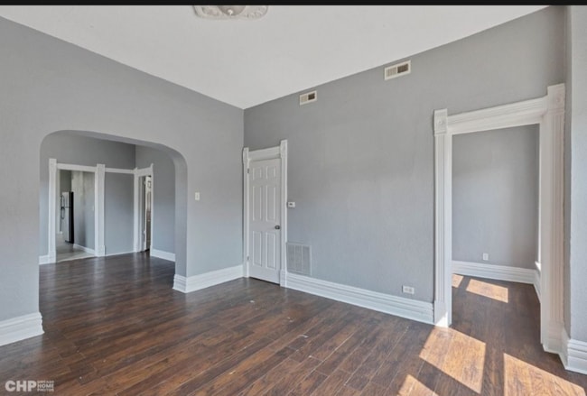 Building Photo - 1124 S Sacramento Blvd