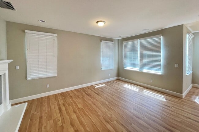 Building Photo - 6277 Newhaven Ln