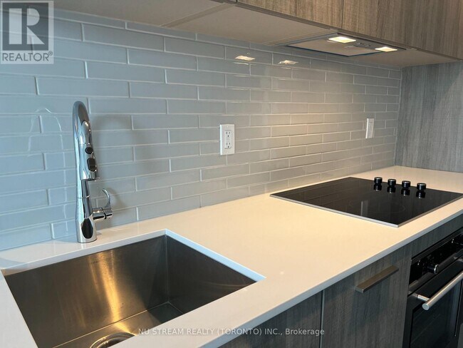 Building Photo - 3 Gloucester St