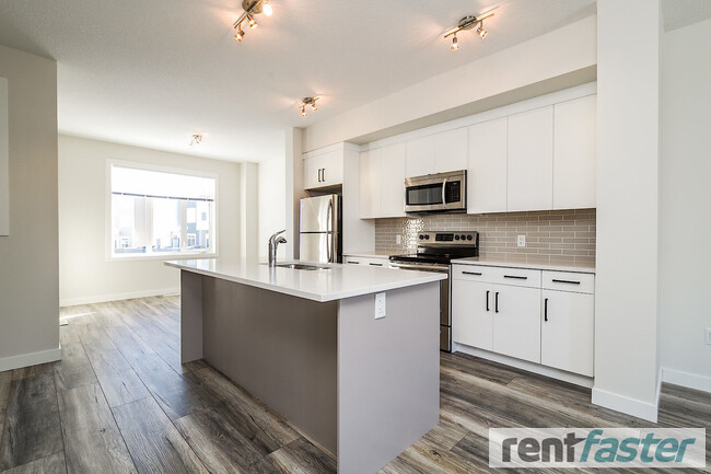 Building Photo - NEW Townhouse for Rent
