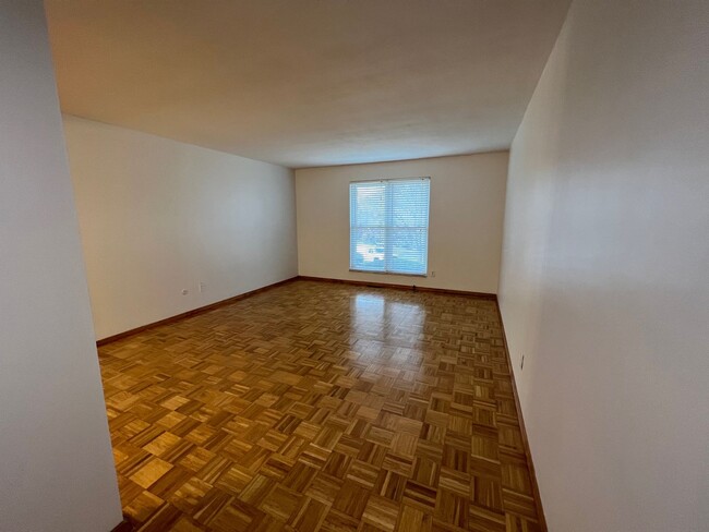 Building Photo - Creve Couer CONDO!