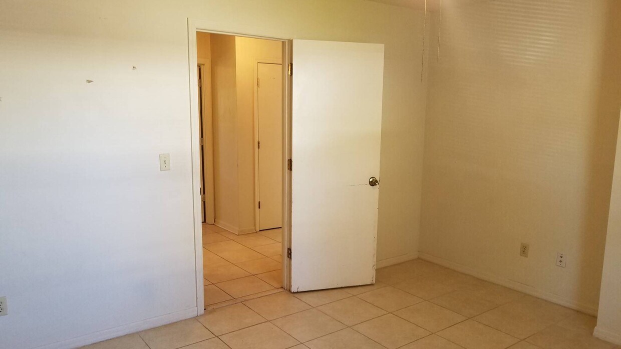 Foto principal - 3759 NW Huntsboro St