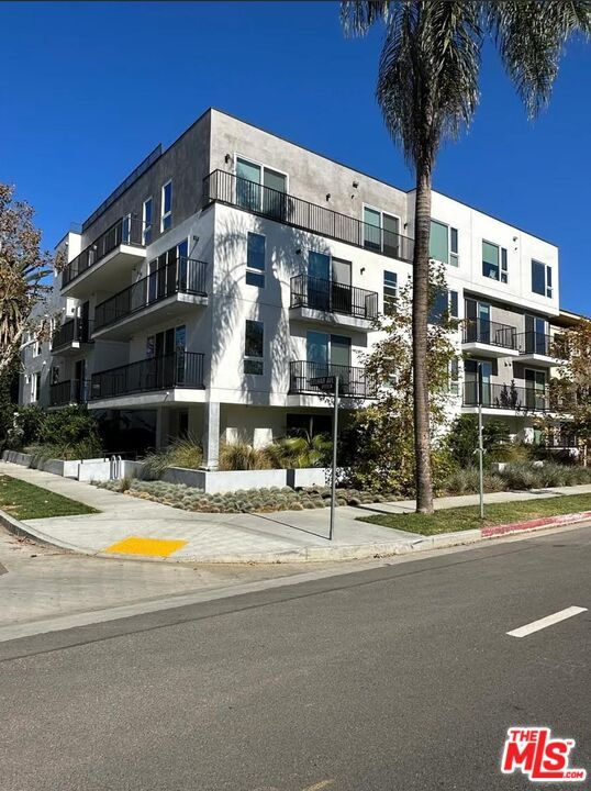 Building Photo - 4806 Sylmar Ave