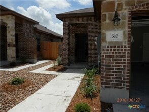 Building Photo - 514 Creekside Frst