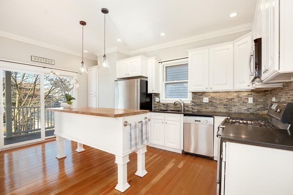 Primary Photo - 10 Ticknor St