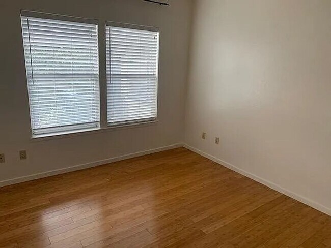Foto del edificio - 3806-Randolph-Ave