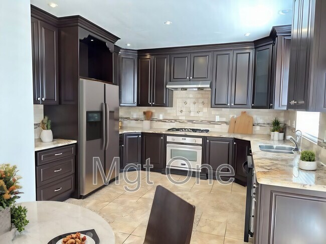 Building Photo - 1067 Regina Way