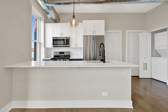 Building Photo - 837 N Wolcott Ave