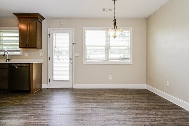 Foto del edificio - 320 Woodland Ridge Cir