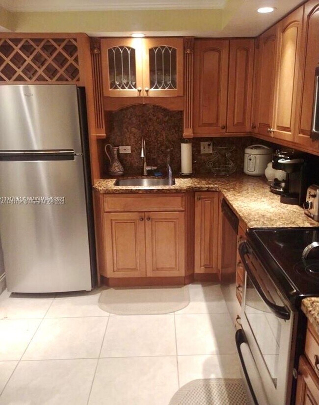 Foto del edificio - 6039 Collins Ave