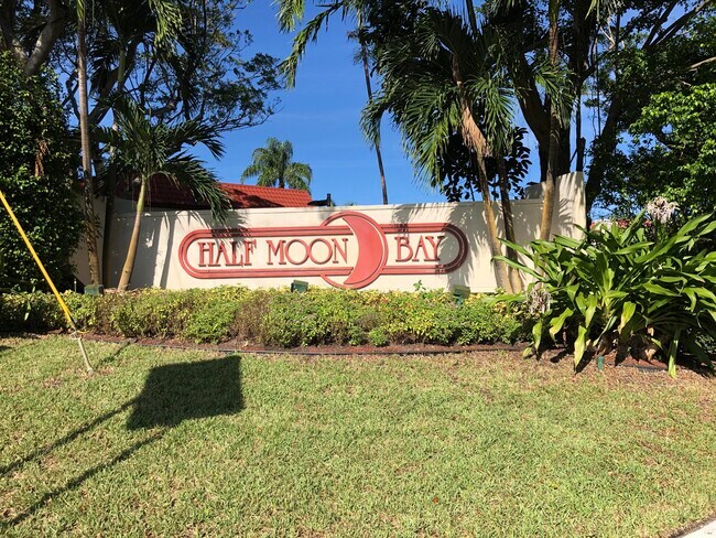 Foto del edificio - 7030 Half Moon Cir