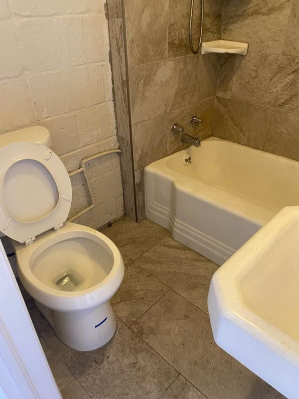 Foto del edificio - 7736 Ranchland Dr