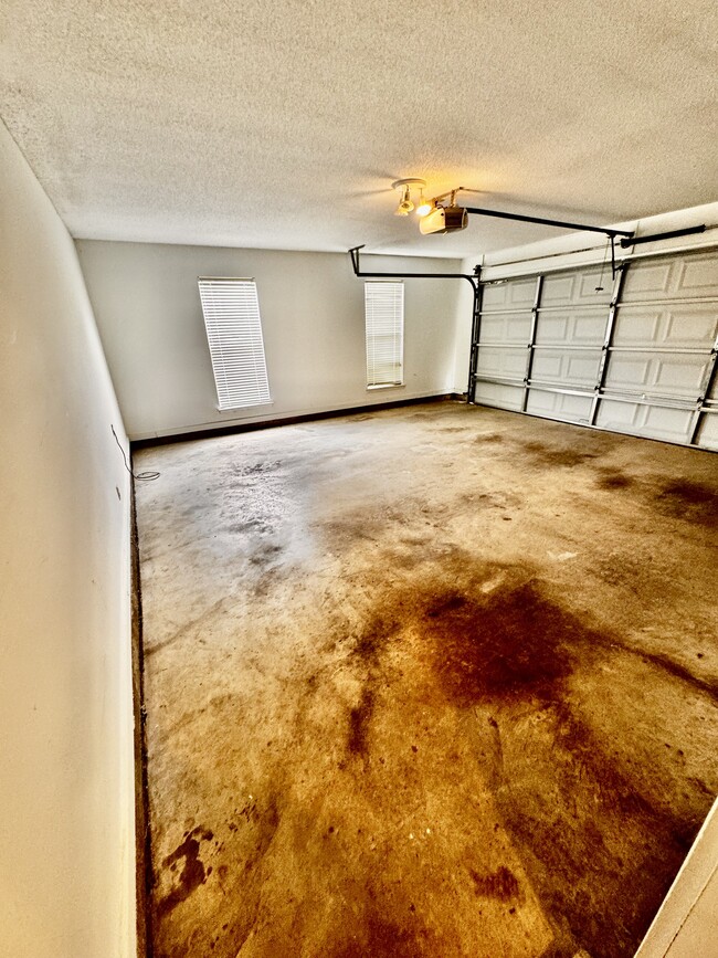 Building Photo - 7365 Fox Hollow Ln