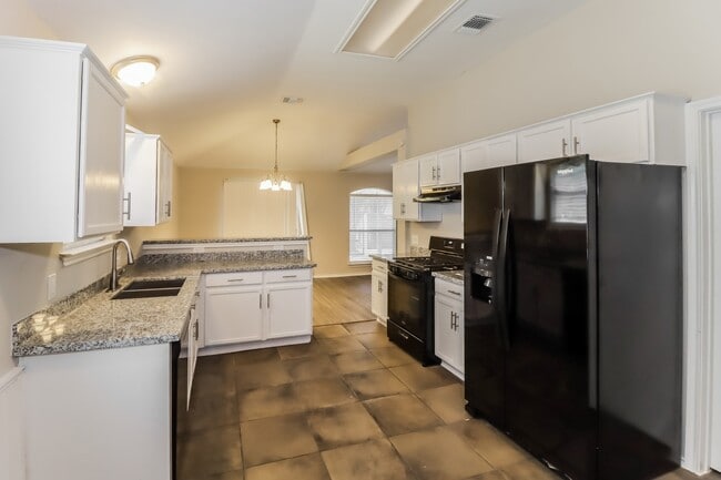 Building Photo - 2604 Hill Street Cove