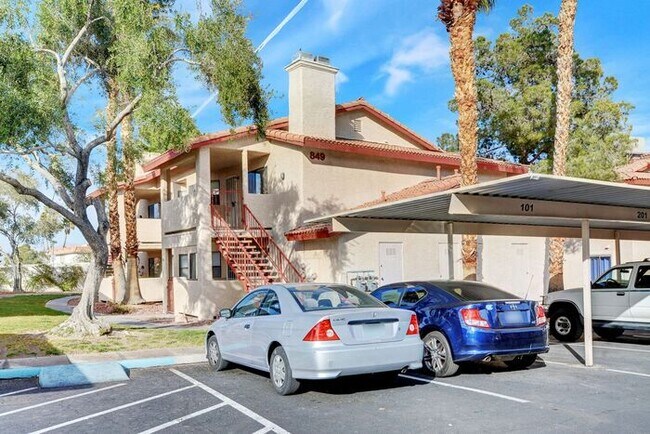 Foto del edificio - 849 Rock Springs Dr