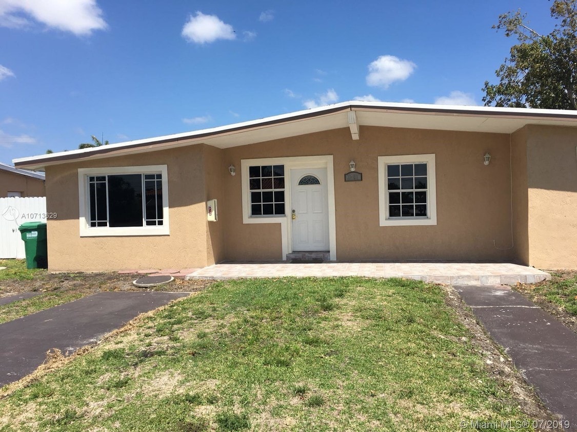 Primary Photo - 11451 SW 43rd St