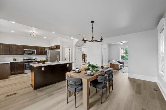 Foto del edificio - 6014 Westminster Pl