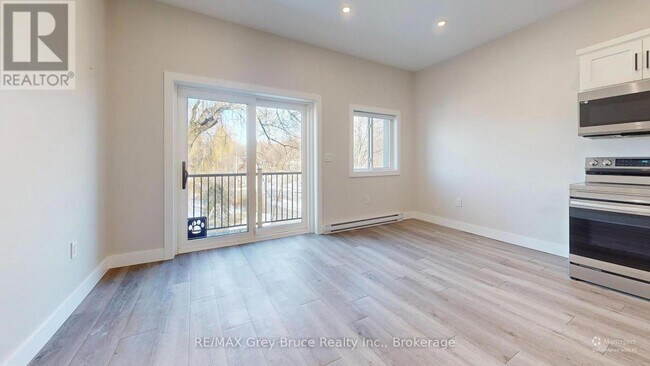 Photo du bâtiment - 39 1st Ave S