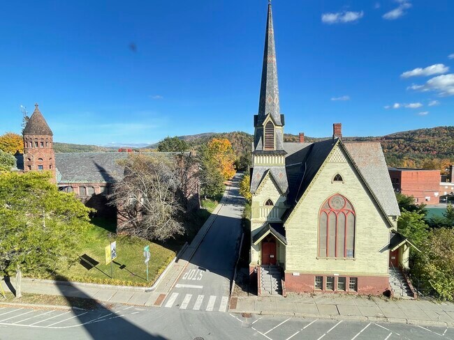 Building Photo - Colonial- VT